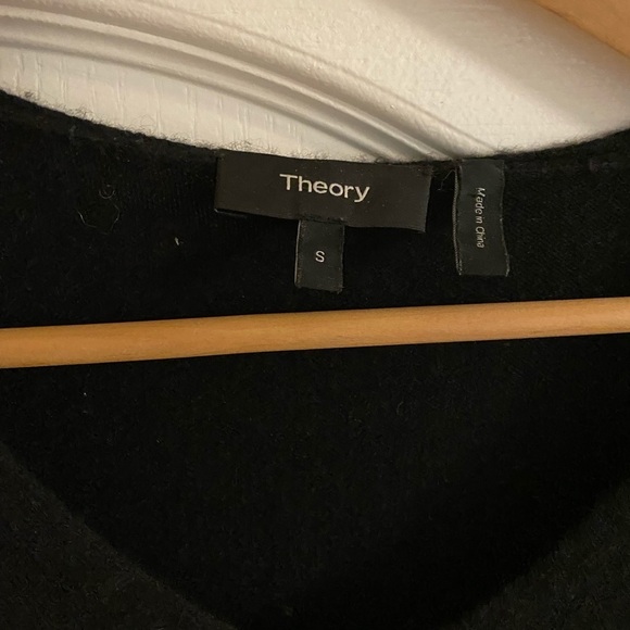 Theory / Adrianna black 100% Cashmere V-Neck Sweater classic small S - Picture 6 of 10